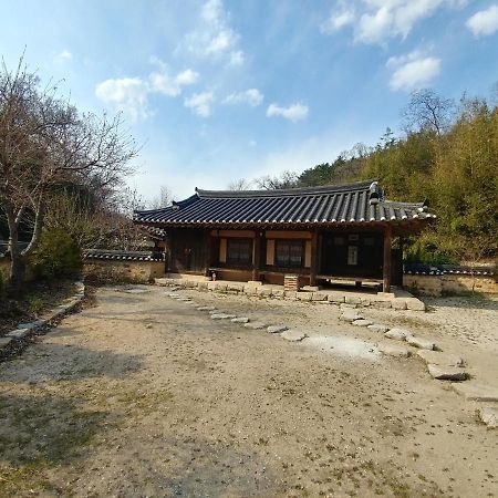 Samsan Traditional Hanok Guest House Gyeongju Exterior photo