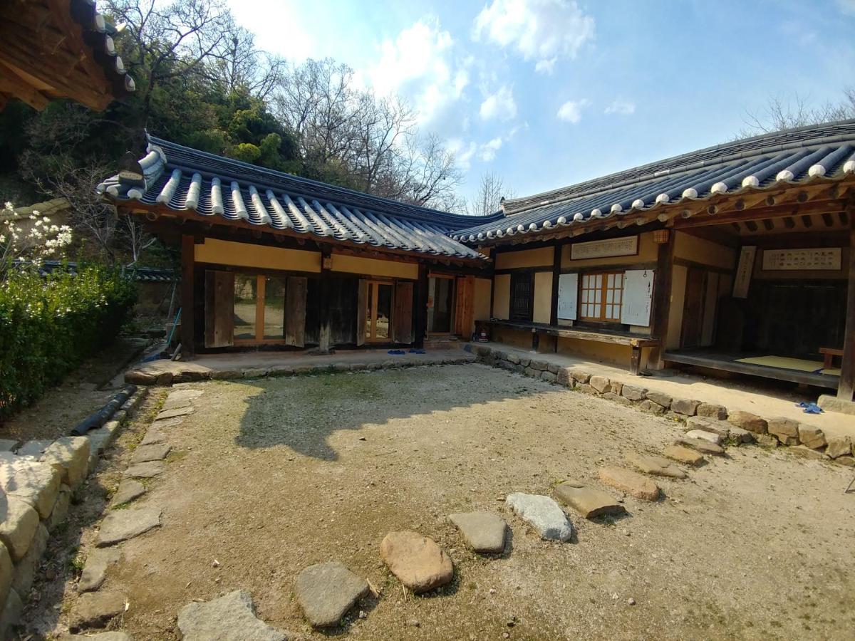 Samsan Traditional Hanok Guest House Gyeongju Exterior photo