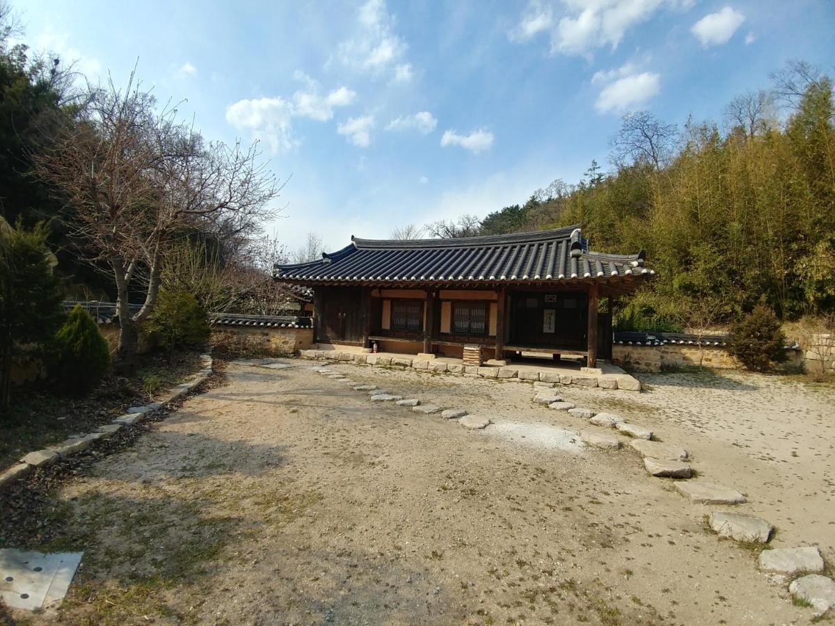 Samsan Traditional Hanok Guest House Gyeongju Exterior photo