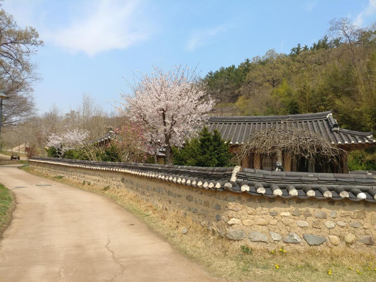 Samsan Traditional Hanok Guest House Gyeongju Exterior photo