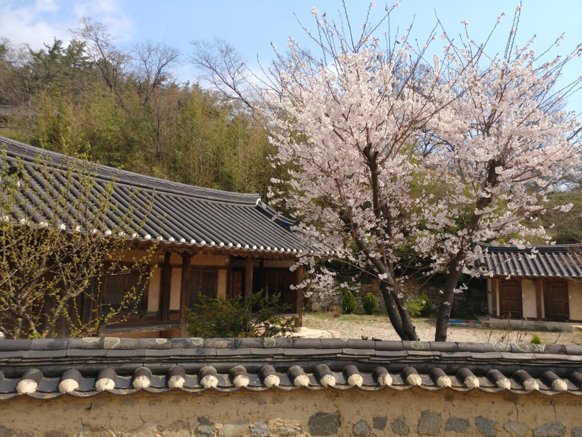 Samsan Traditional Hanok Guest House Gyeongju Exterior photo