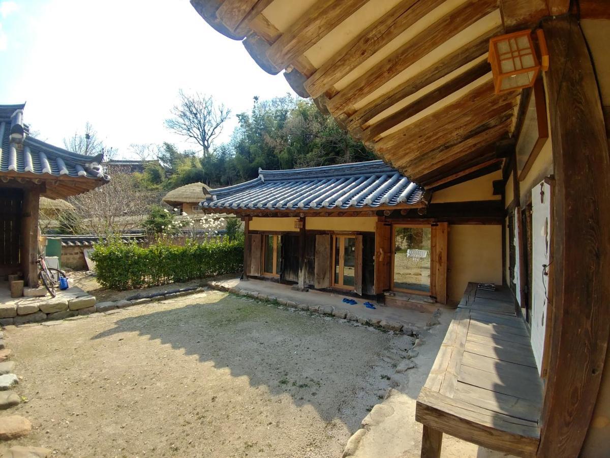 Samsan Traditional Hanok Guest House Gyeongju Exterior photo