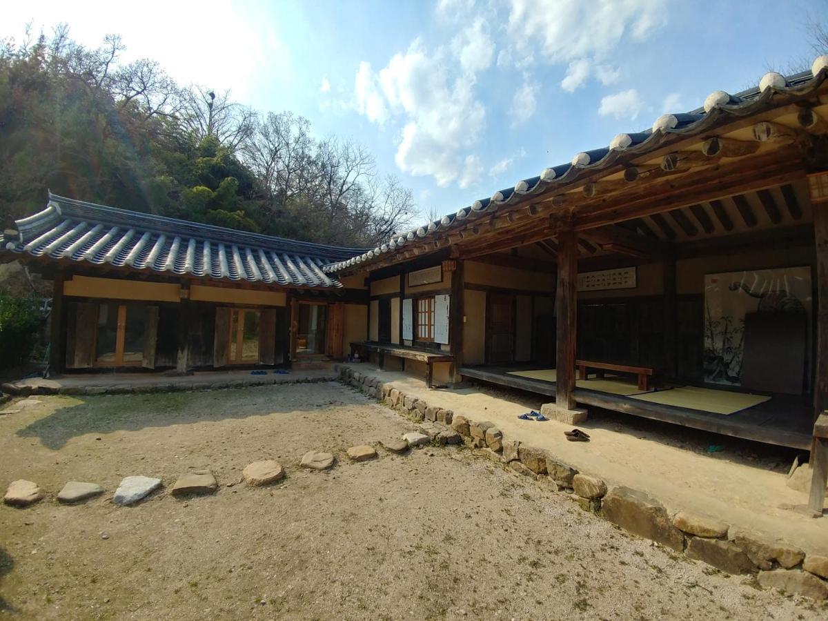 Samsan Traditional Hanok Guest House Gyeongju Exterior photo