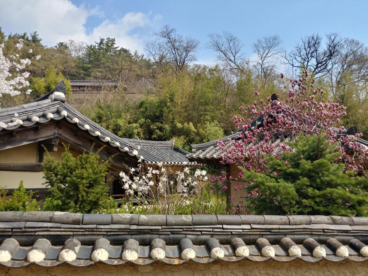 Samsan Traditional Hanok Guest House Gyeongju Exterior photo